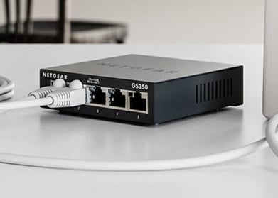 Netgear switch met kabels